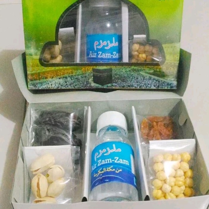 

Paket Mini Oleh-Oleh Umroh Hemat Eksklusif – Kurma Ajwa, Air Zamzam, Tasbih, Coklat Arab, Souvenir Islami, Hampers Elegan Spesial Hadiah Perjalanan Haji Lengkap untuk Keluarga dan Kerabat