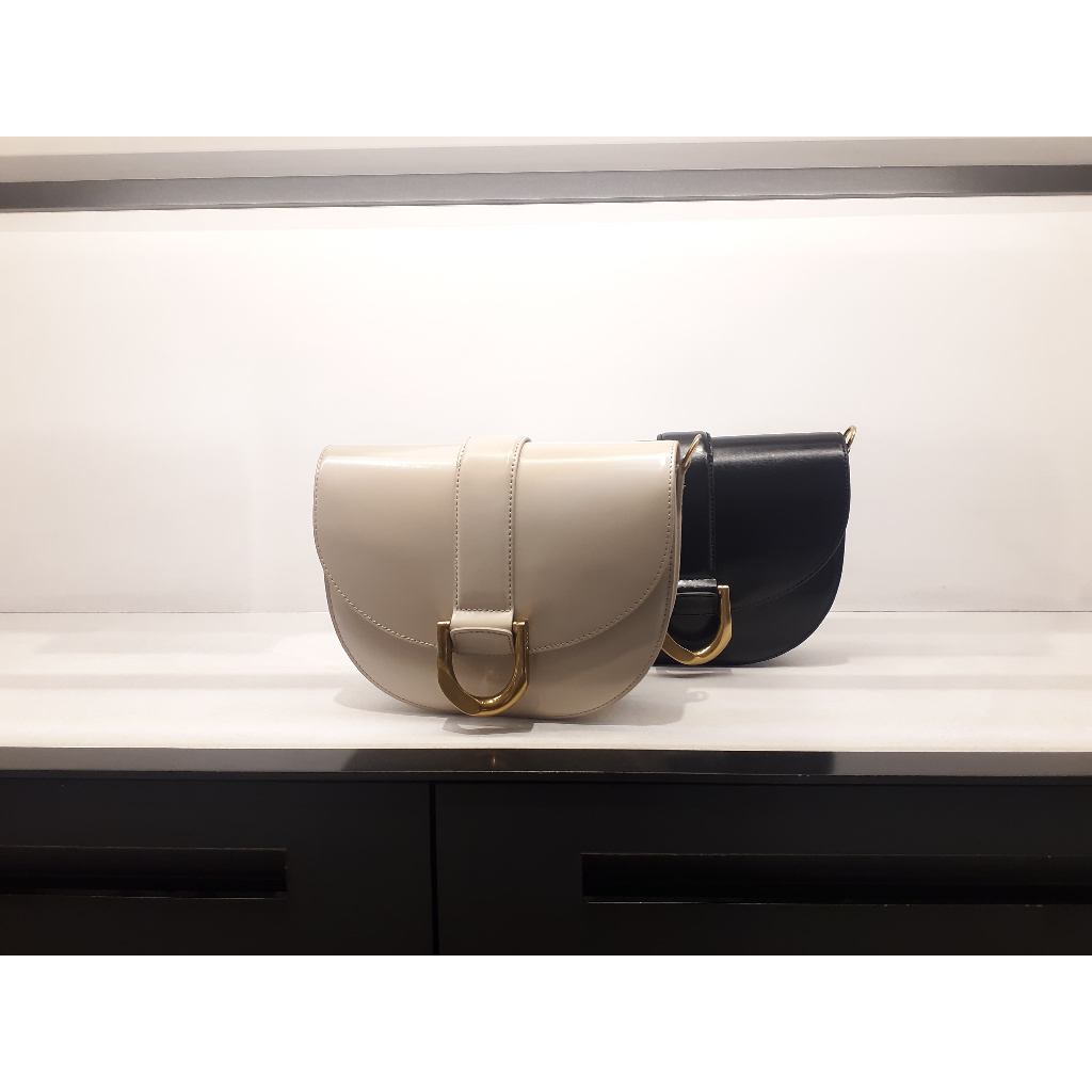 Tas Saddle Leather Gabine Charles & Keith L'INITIAL