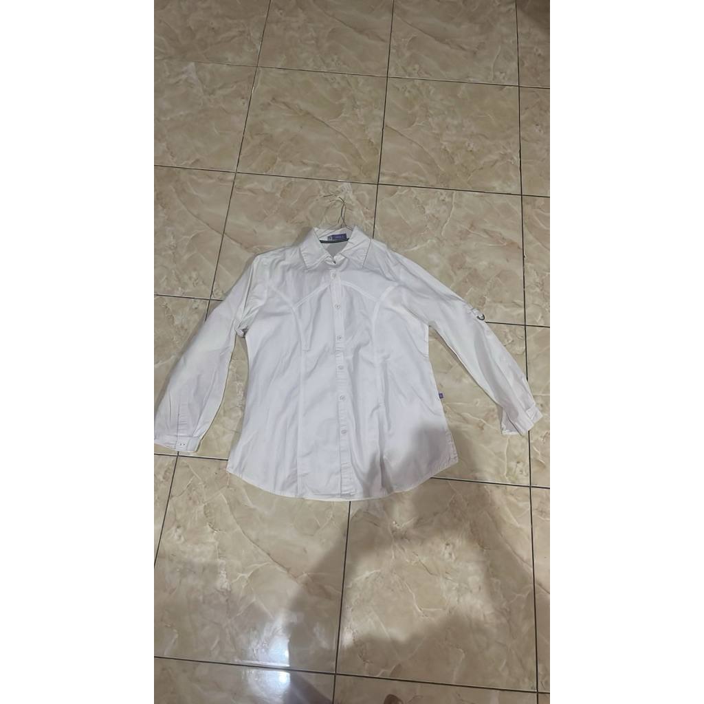 kemeja putih geela