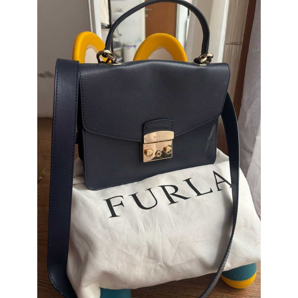 TAS SLING WANITA FURLA