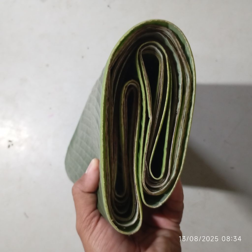 

DAUN PISANG SEGAR 550 GRAM / BANANA LEAF FRESH