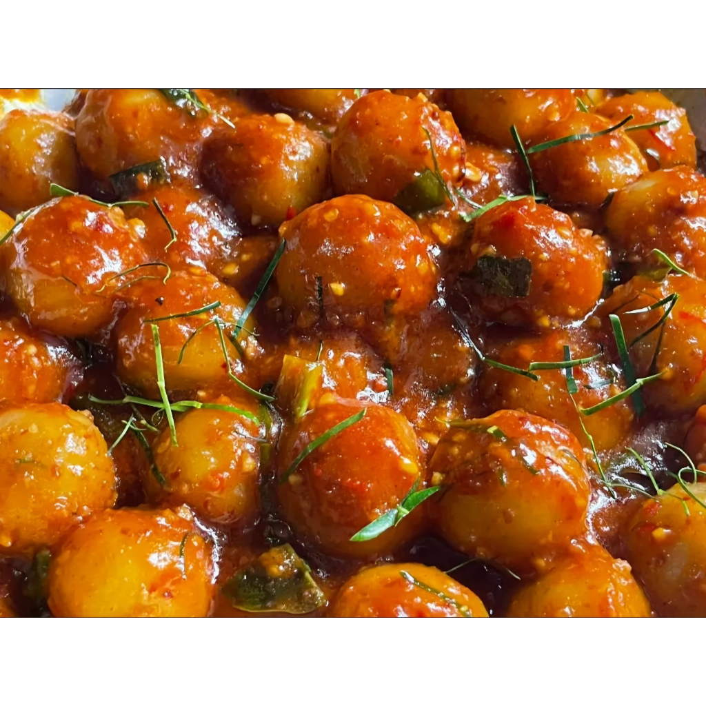 

cilok isi ayam cincang dengan bumbu kacang dan rasanya yang endul khas Tasikmalaya