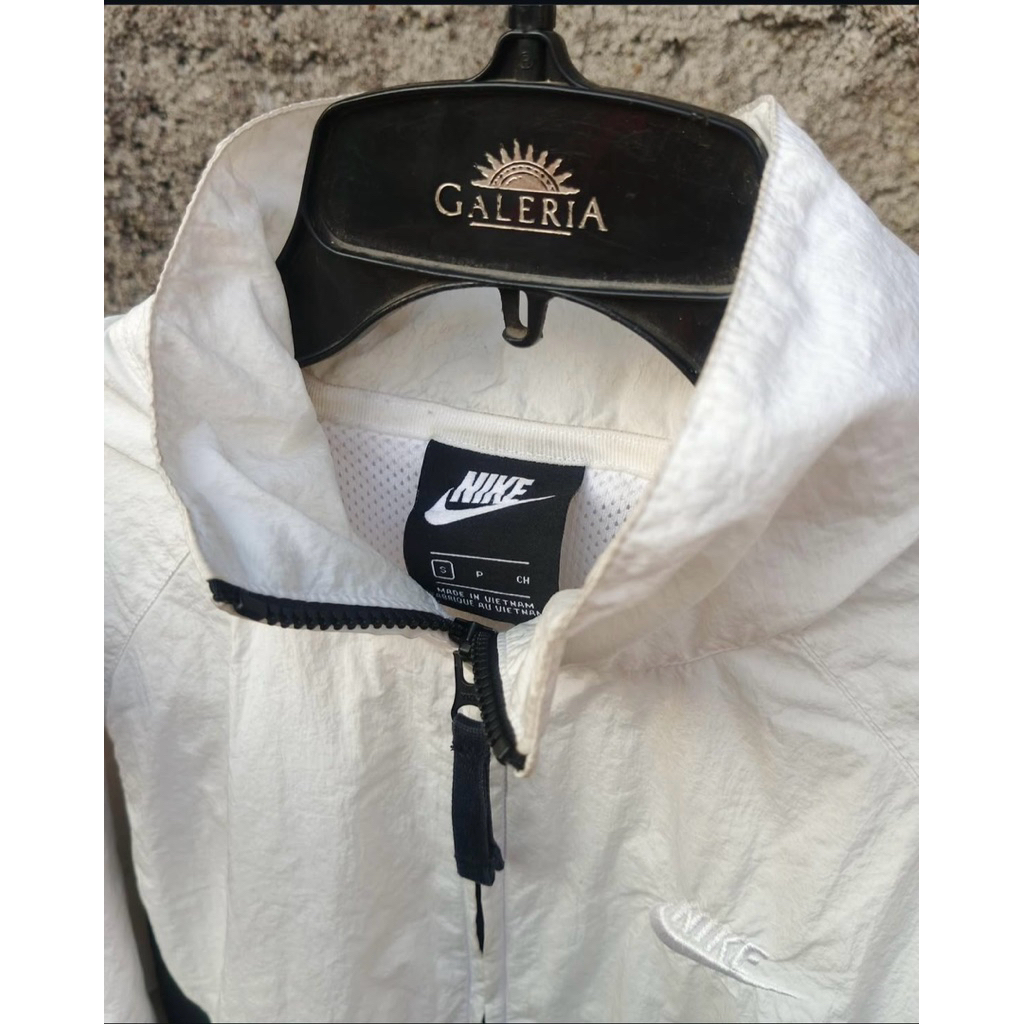 jaket nike big woosh