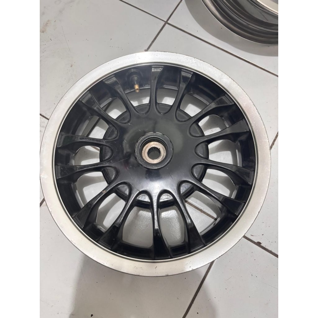 Velg pelg Belakang Vespa Sprint S original Vespa