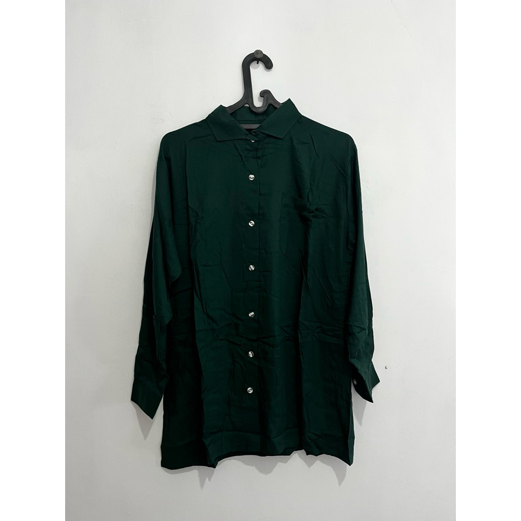 kemeja wanita warna hijau botol