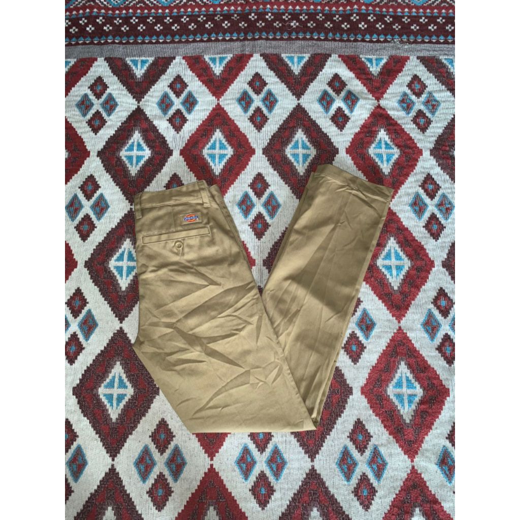 dic*ies kaku warna pekat