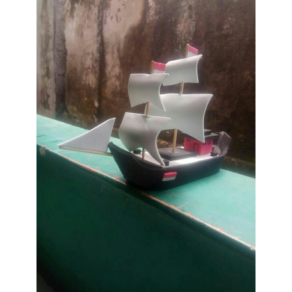 kapal mainan kapal laut