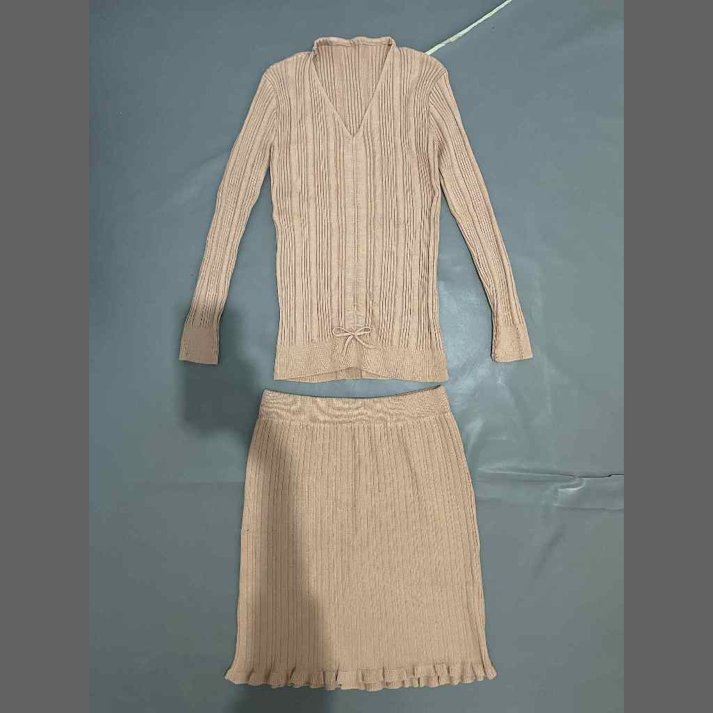 DEWASA C107 (NO BRAND, PRELOVED) Stelan One Set Rajut Rib Knit Stretch Melar Press Fit Body Atasan L