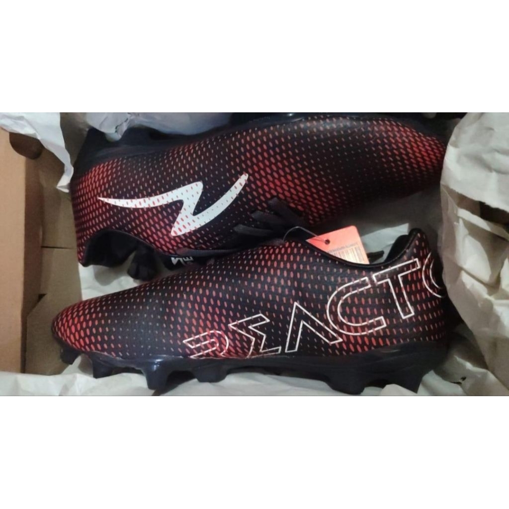 sepatu sepakbola SPECS REACTO GENESIS FG