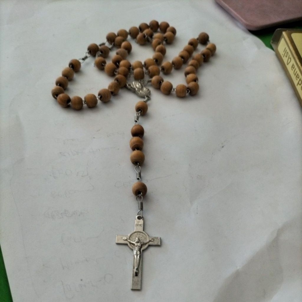 rosario kayu Cendana teras asli Timor.