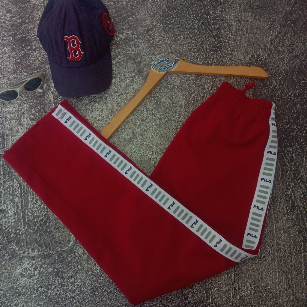 CELANA FILA TAPPED TRACKPANTS PANJANG MERAH UNISEX DEWASA SECOND ORIGINAL