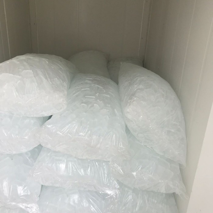 

INSTANT GOSEND Es Batu Kristal Cube 1 Kg & Es Batu Gelondongan 1 Pcs Higienis Siap Terima Orderan