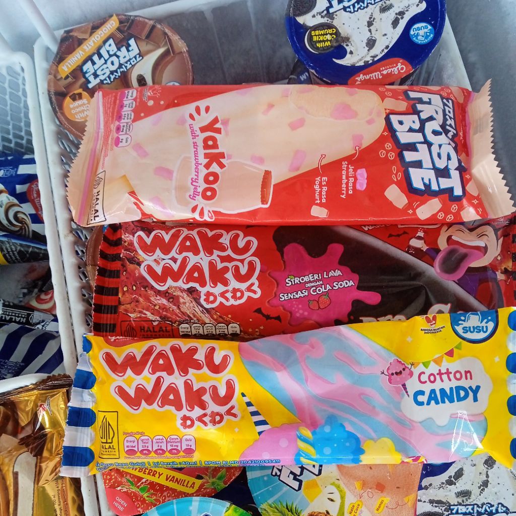 

ES cream frost bite/waku²