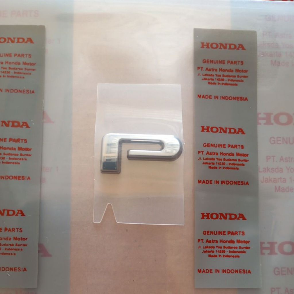 emblem scoopy huruf P 2017 2018 2019 2020 original ahm