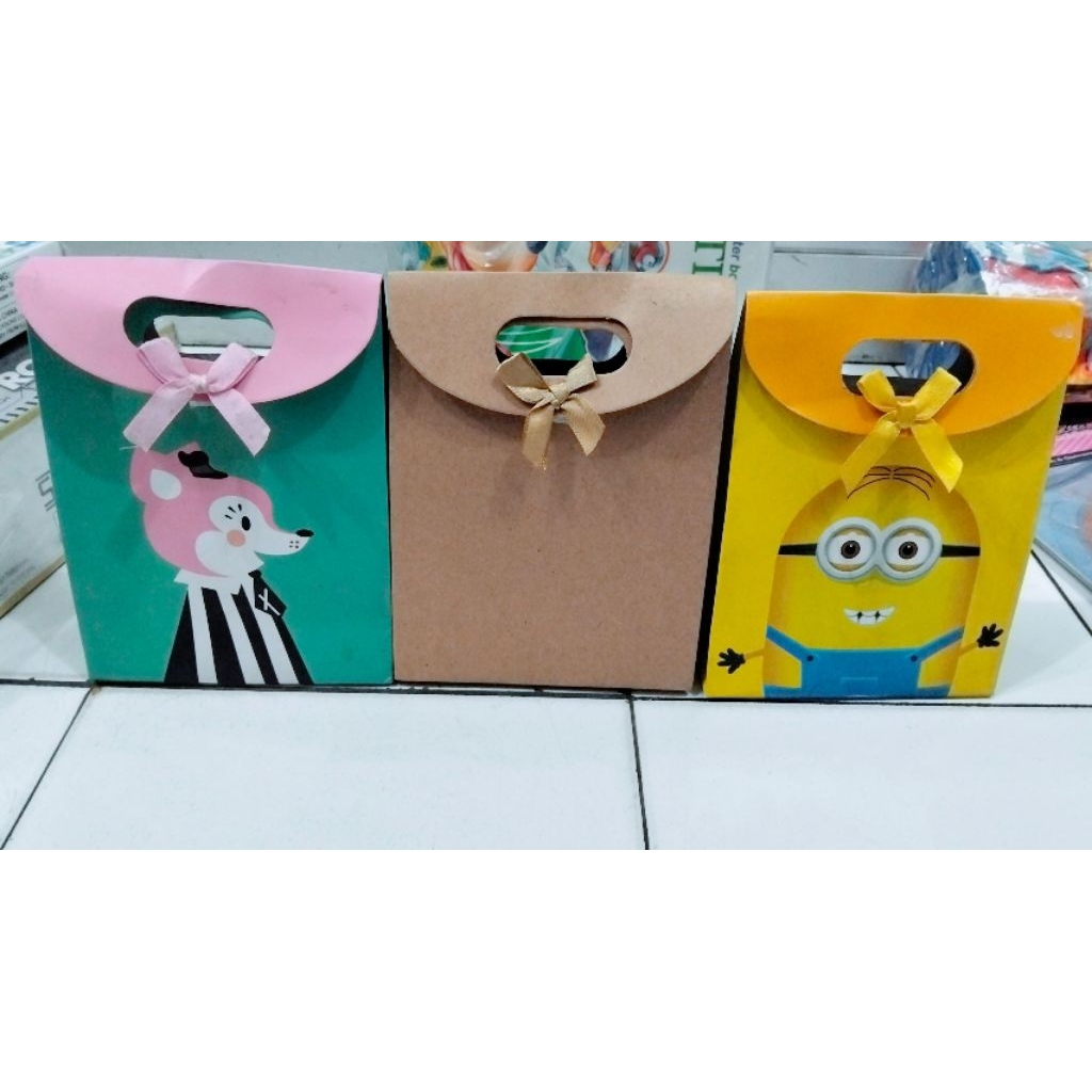 

PROMO Paperbag/ tas kertas motif bahan tebal per 3bj