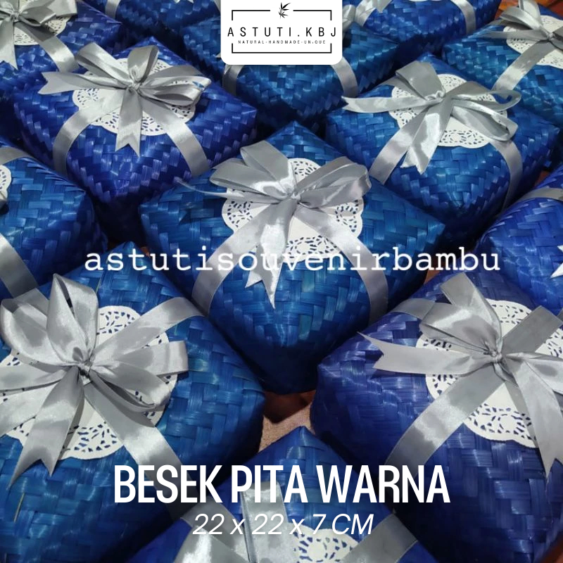 

SEPASANG BESEK ANYAM BAMBU 22 cm PITA WARNA/ besek murah/ besek jogja /kerajinan besek /pipiti/ kado