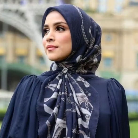 Signature Chain Azure Buttonscarves Size Reguler dan XL