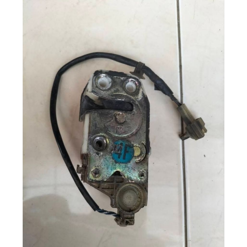 Doorlock pintu depan kanan grand civic lx