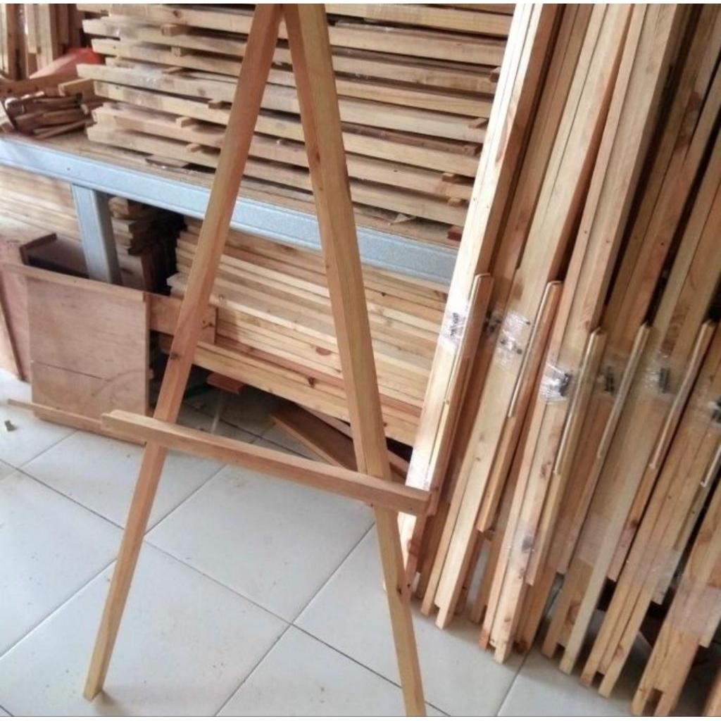 

STAND TRIPOD KAYU 120 CM EASEL KANVAS, STANDING FOTO, LUKISAN, PAPAN TULIS, WEDDING, PAPAN MENU CAFE & RESTORAN