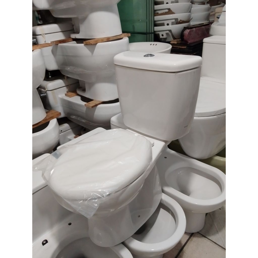 Closet duduk toto sw. 660j Putih - Kondisi second berkualitas