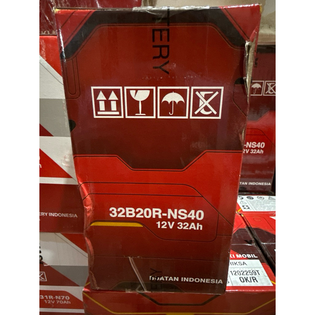 Accu Yuasa NS40 (Aki basah)