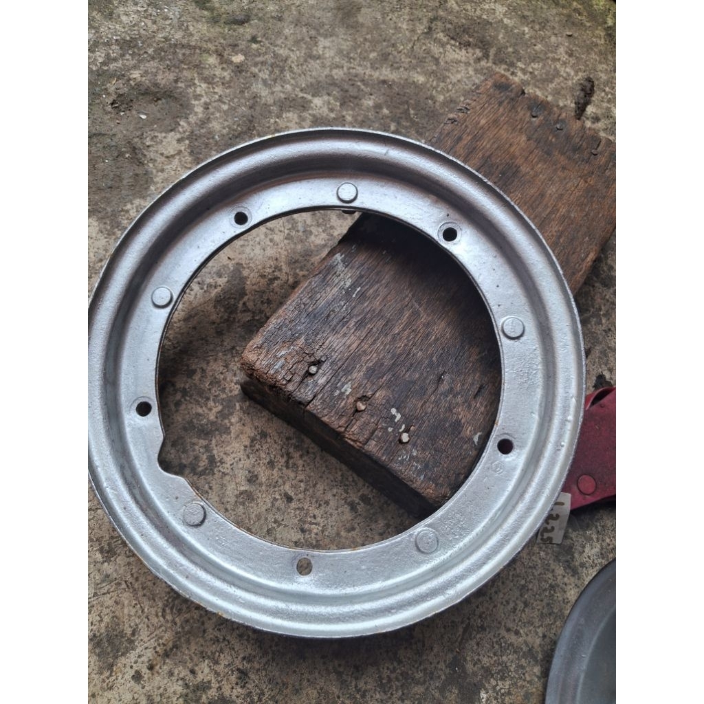 velg vespa R10 velg banci