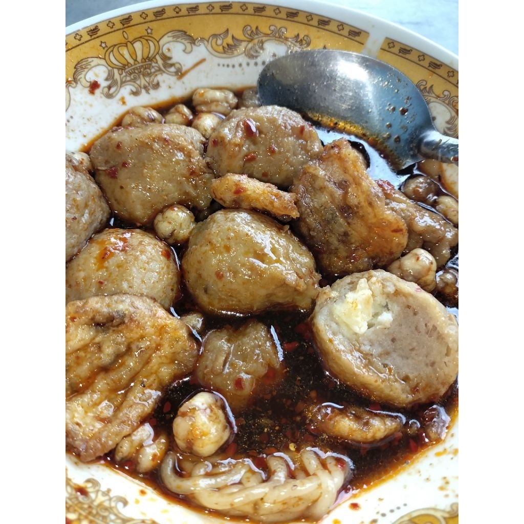 

Bakso keju sedang chili oil