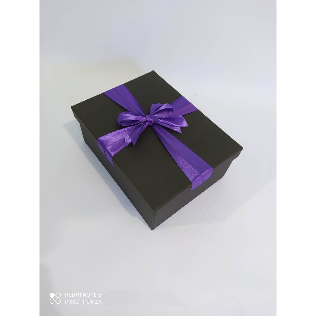 

Kotak Kado 30x30x15 cm | GIFTBOX | HAMPERS