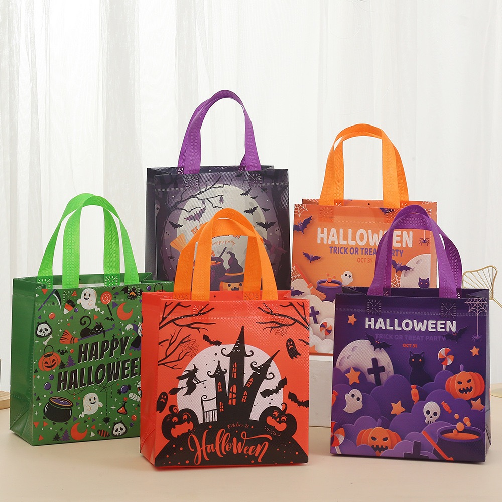 

Satuan- Tas packaging non woven anti air motif Halloween/ Gift packaging bag Halloween non woven/ Tas kado anti air Halloween