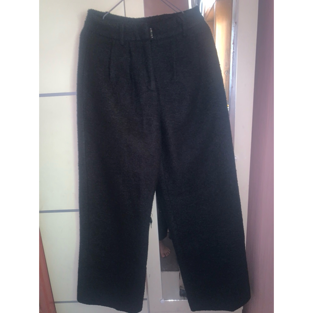 celana hitam bahan wool brand preloved