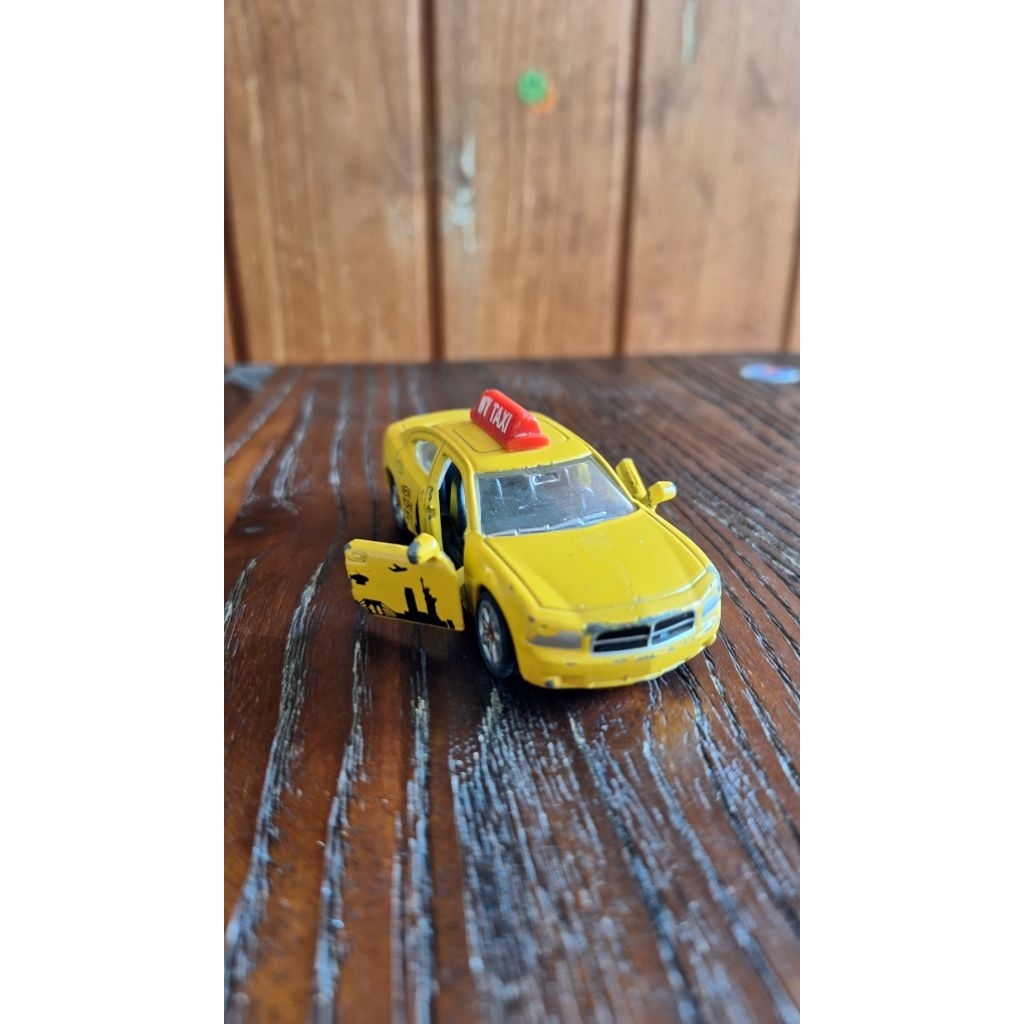 mainan mobil besi / mainan mobil taxi