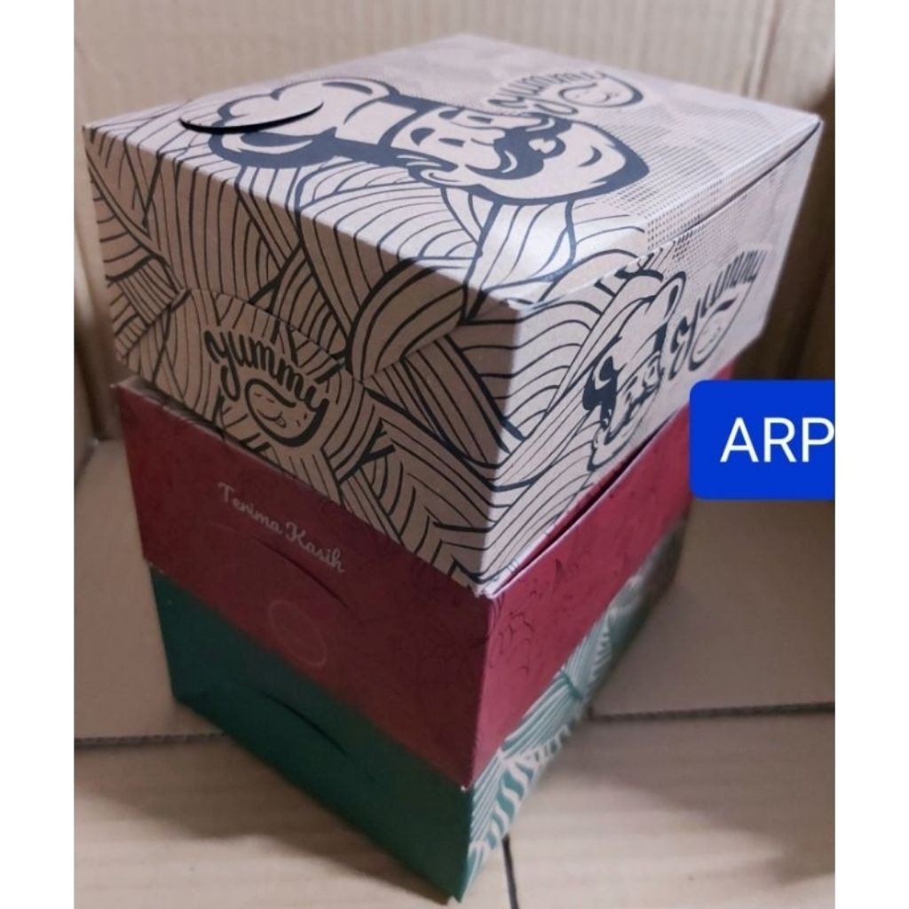 

(MINIMAL 20PACK) Dus Snack Craft Ukuran 12x14cm Corak Coklat Merah & Hijau 10 Lembar/Dus Craft Motif Coklat Merah & Hijau Harga Utk 10lembar