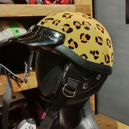 Helm Chip Chips Vintage Leopard