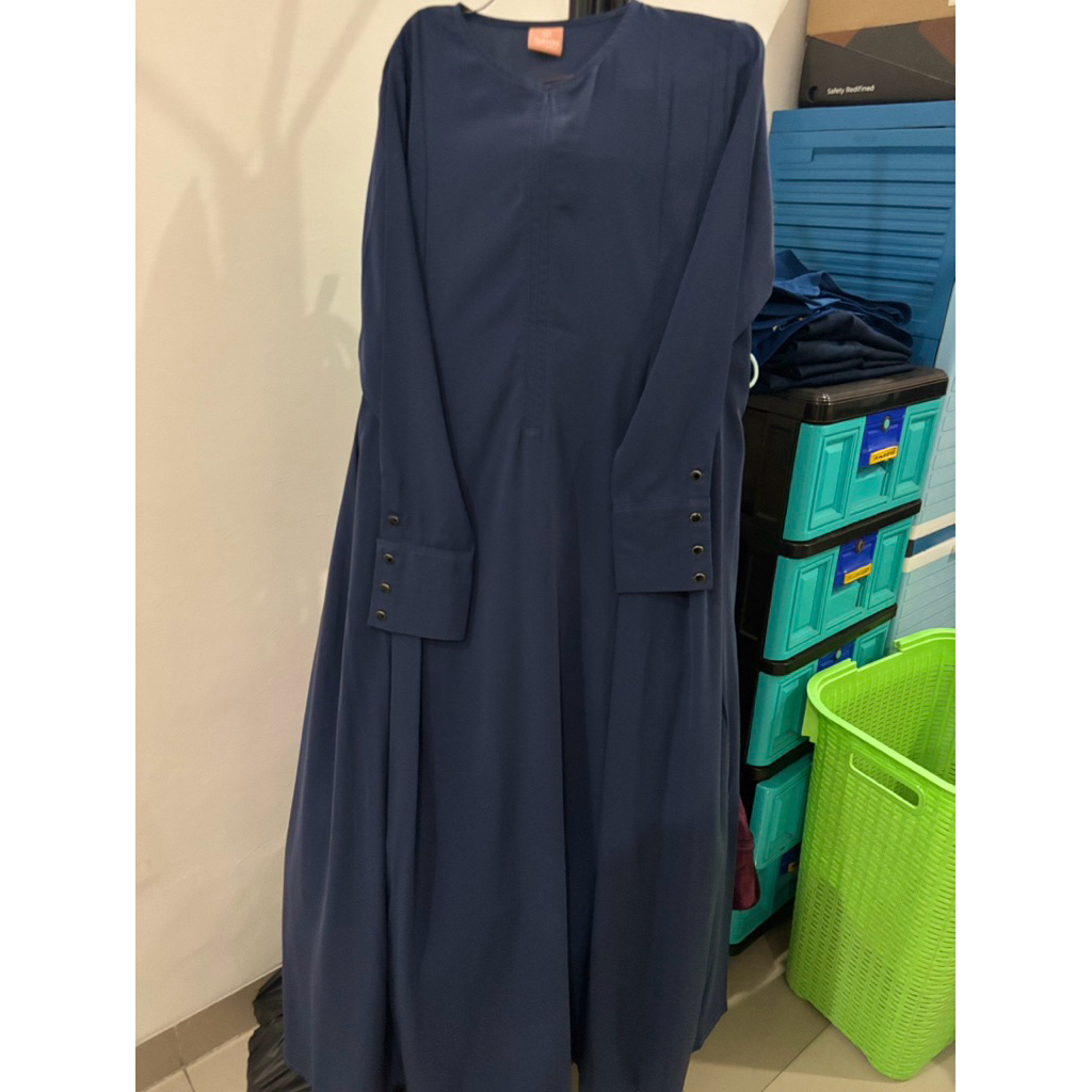 Gamis Sakh looks Saila aljenna
