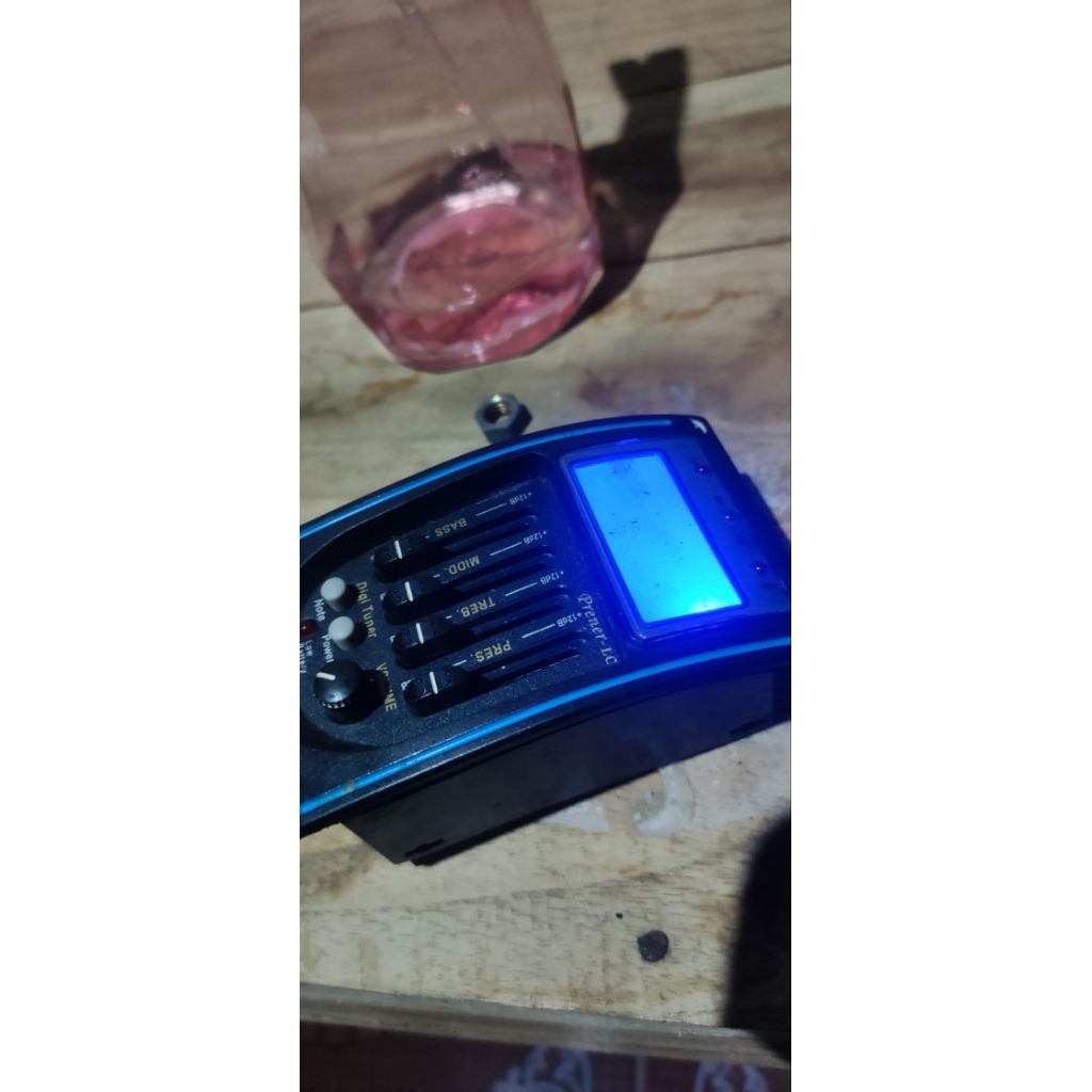 Preamp gitar akustik