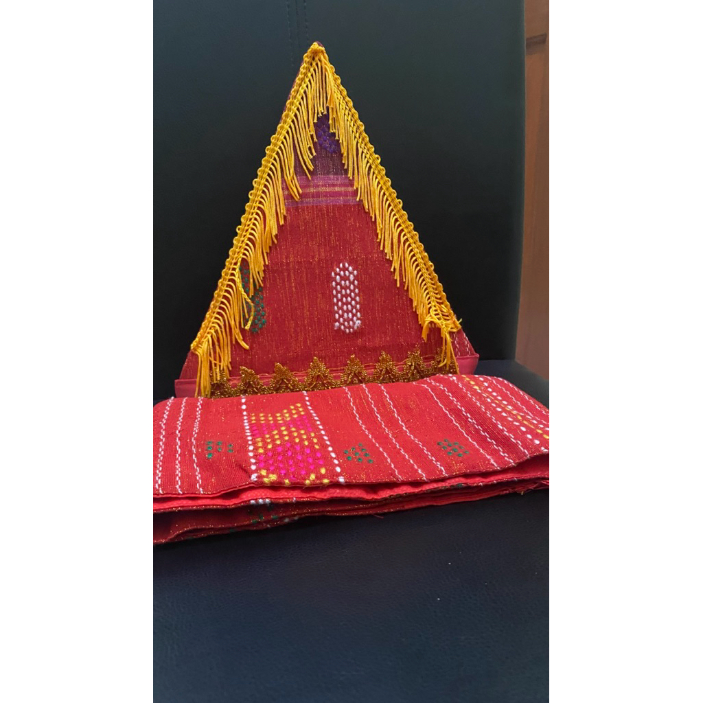Selendang Ulos dan Topi/ Selendang Sadum Batak Anak