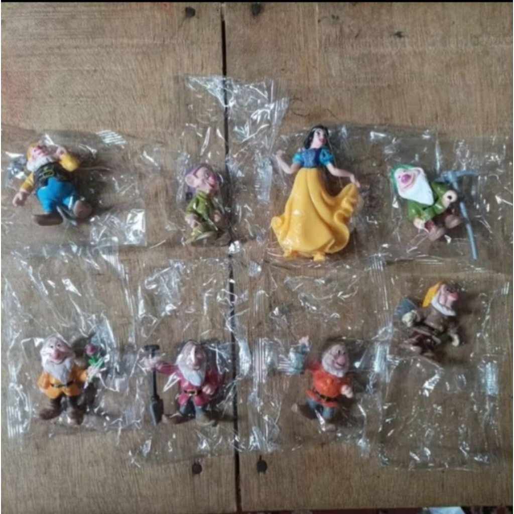 Figure Snow white dan 7 kurcaci