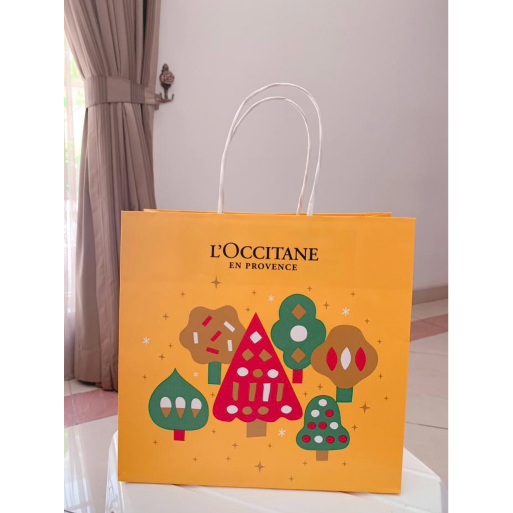

Loccitane paper bag christmas edition kantong kado paperbag