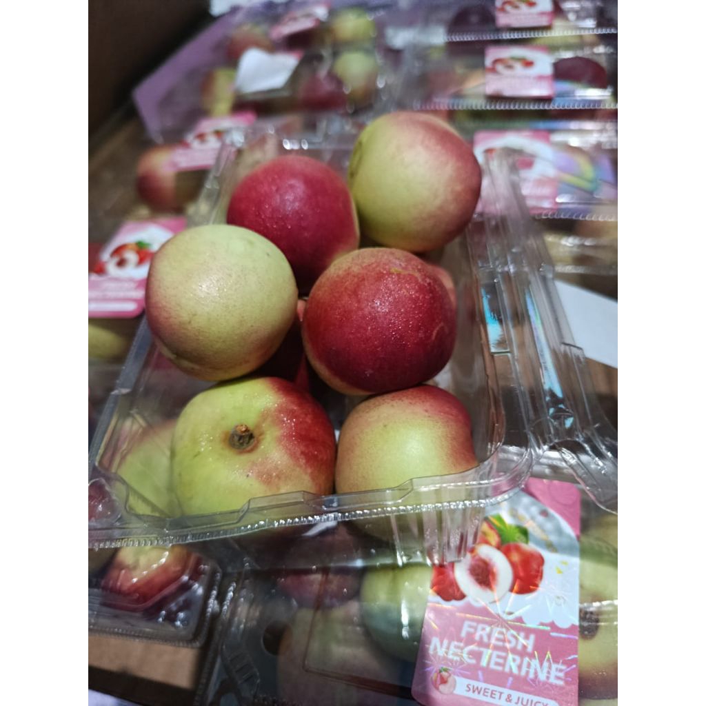 

Nactarine / Persik / Peach / Buah Buahan Segar On Mallahrizwa