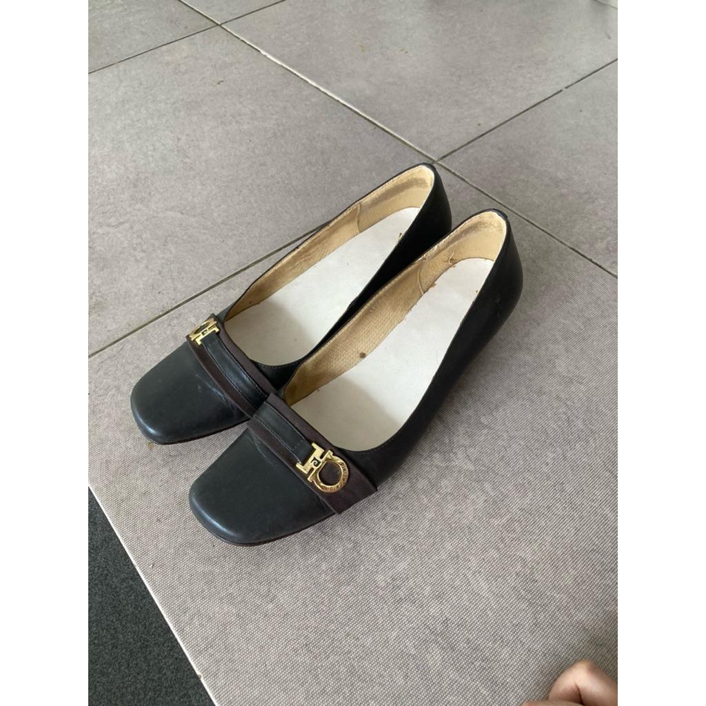 Sepatu Pantofel Wanita brand Pierre Cardin