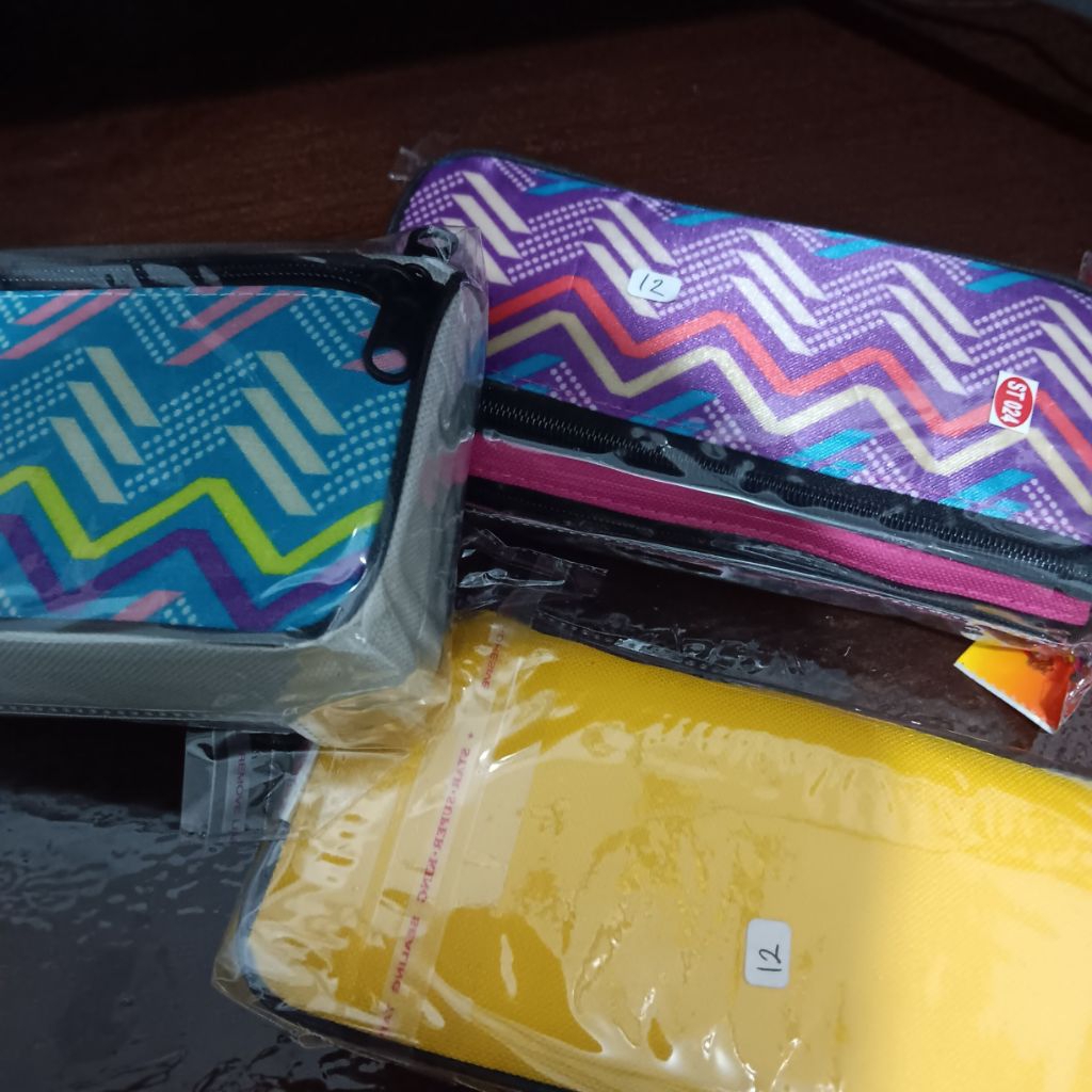 

tepak pensil dan bolpoin