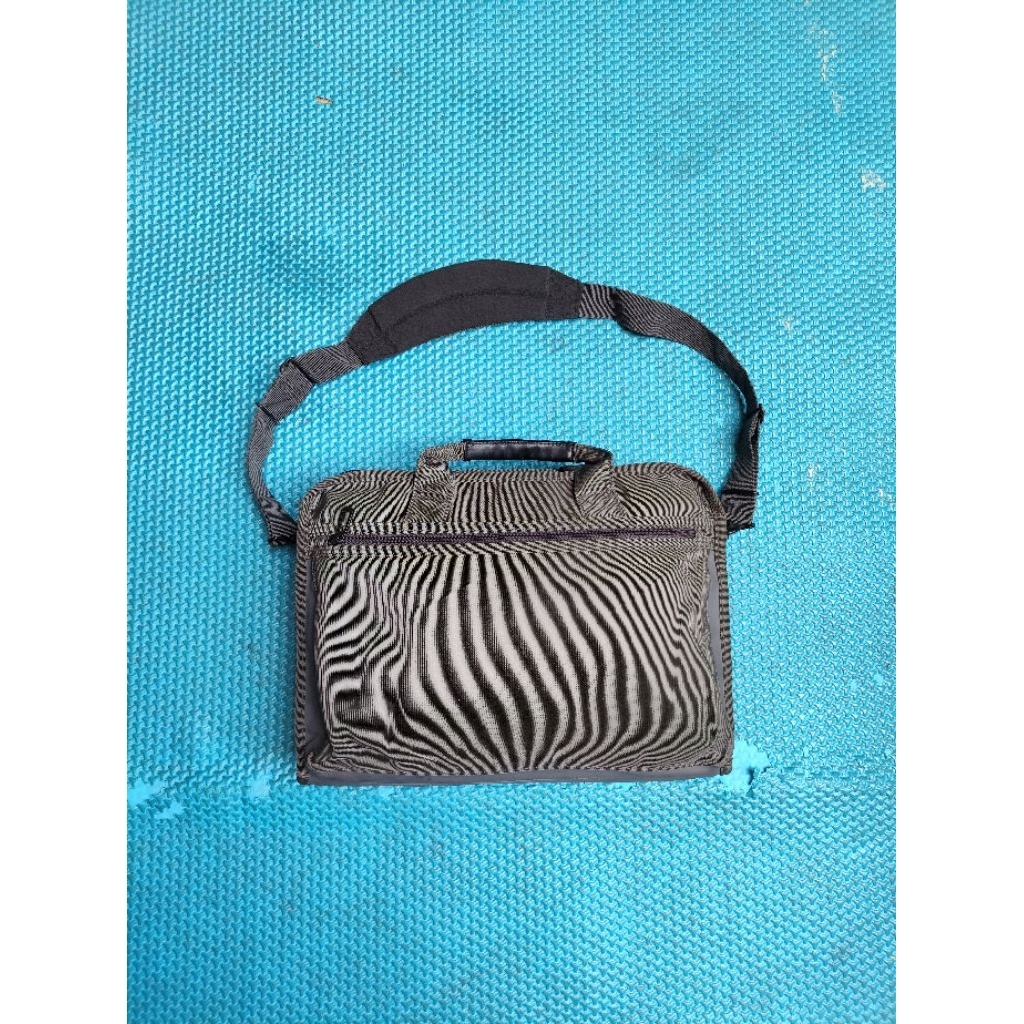 Briefcase/Tas Laptop/Tas Kerja/Tas Pria Cowok Second ORI Brand UNIQLO