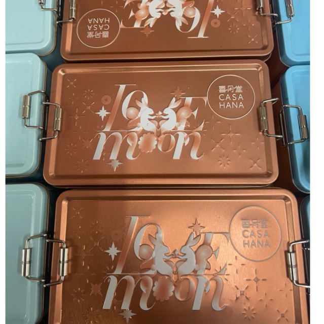 

Kue Bulan Casa Hana Love Moon Isi 2 Pcs ( Green Tea Lotus-Panda Lotus ) Moncake Casahana Gift Box