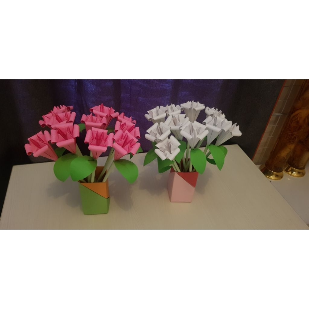 

Origami Bunga Lily 16 x 16 cm ukuran kertas