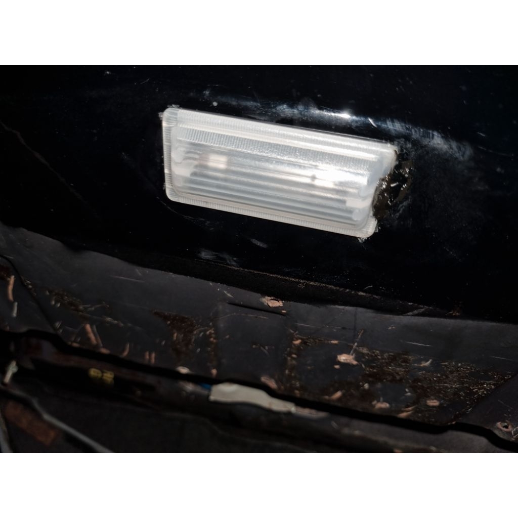 lampu bagasi Mercedes Benz W124