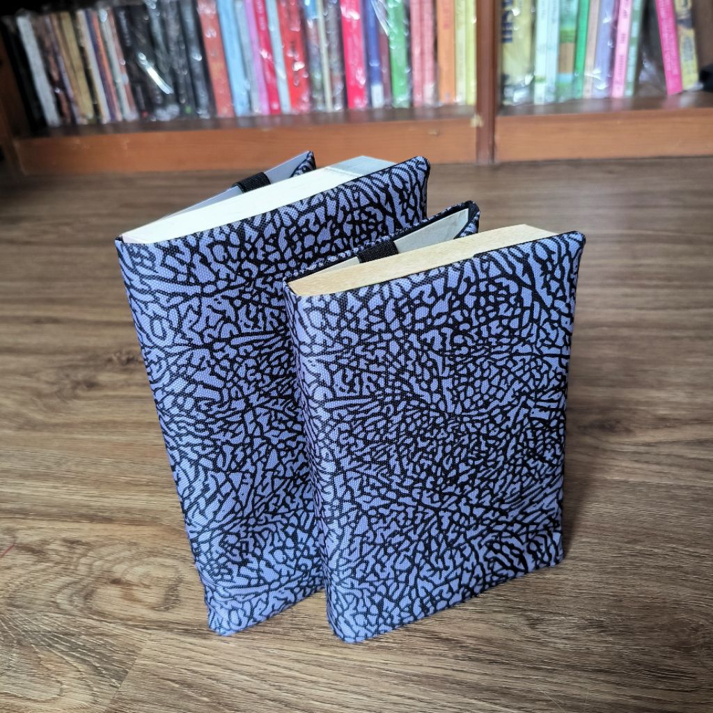 

Sampul Buku Motif Elephant Print