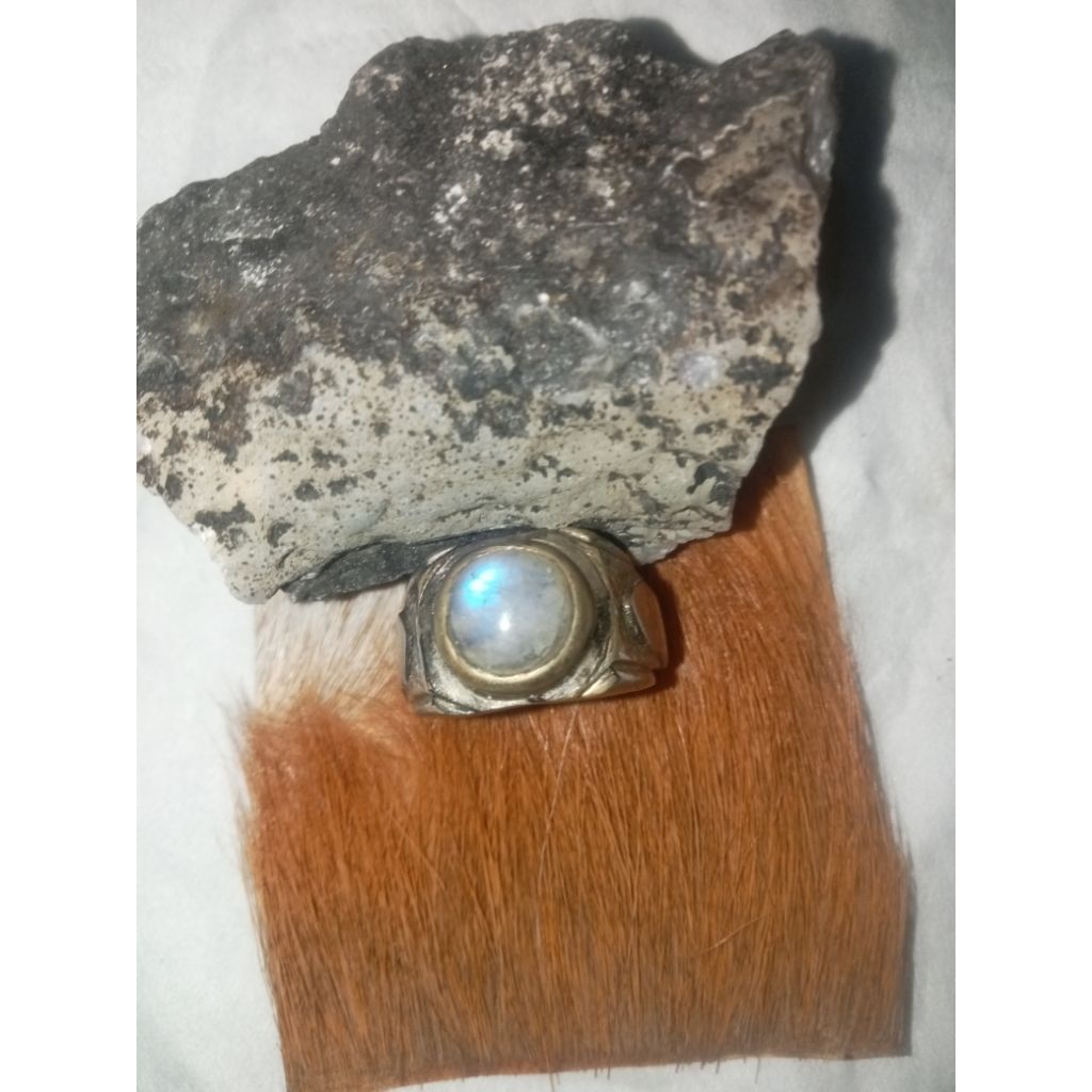 natural biduri bulan