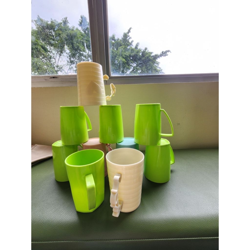 Gelas Plastik Warna Warni