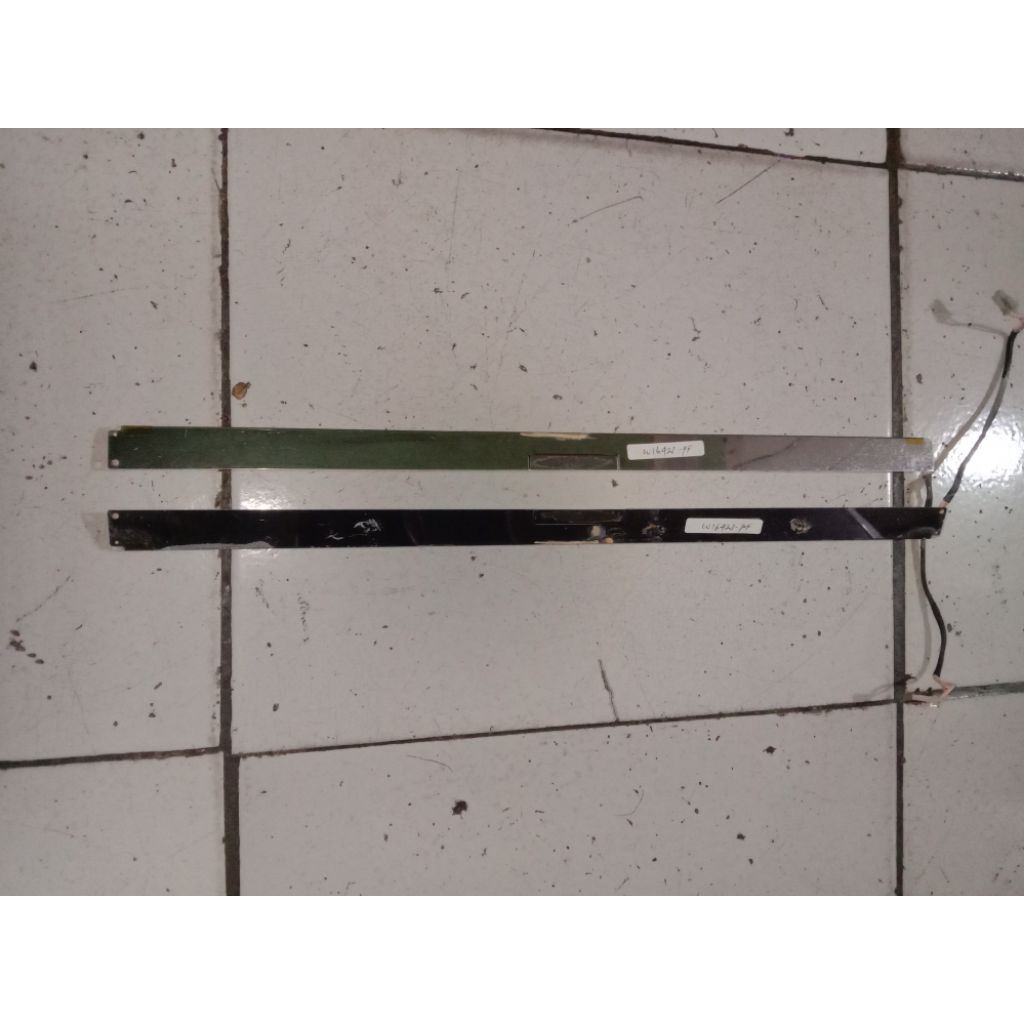lampu monitor LG W1642S ori satu set