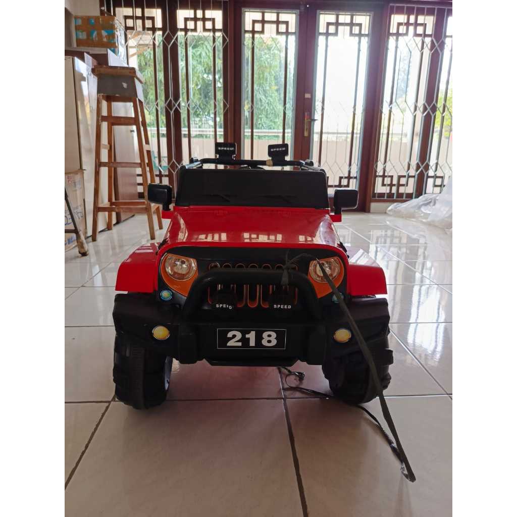 Mobil Jeep Aki Besar Merah Plastik Preloved